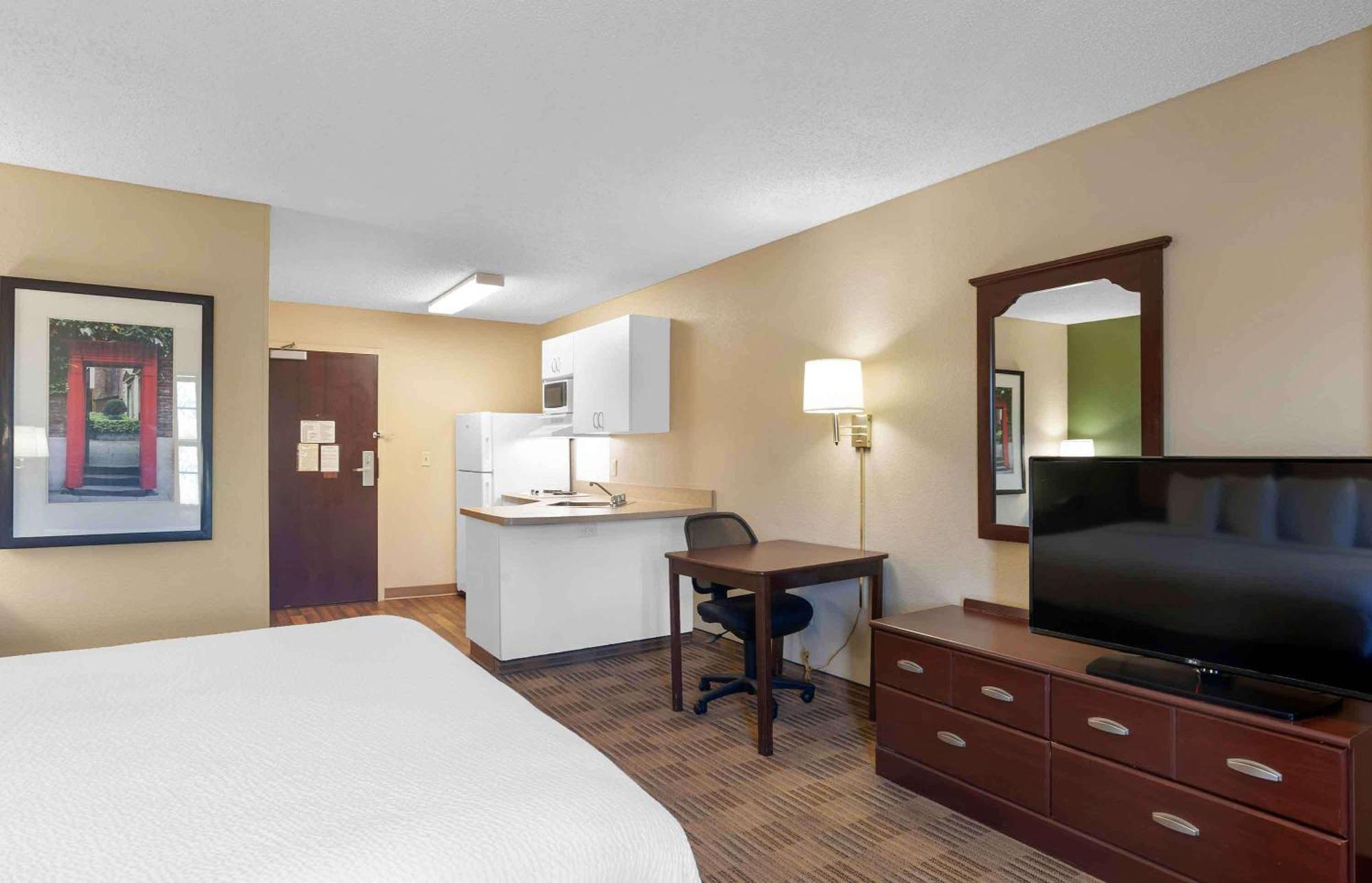 Extended Stay America Select Suites - Greensboro - Wendover Ave - Big Tree Way Exteriér fotografie