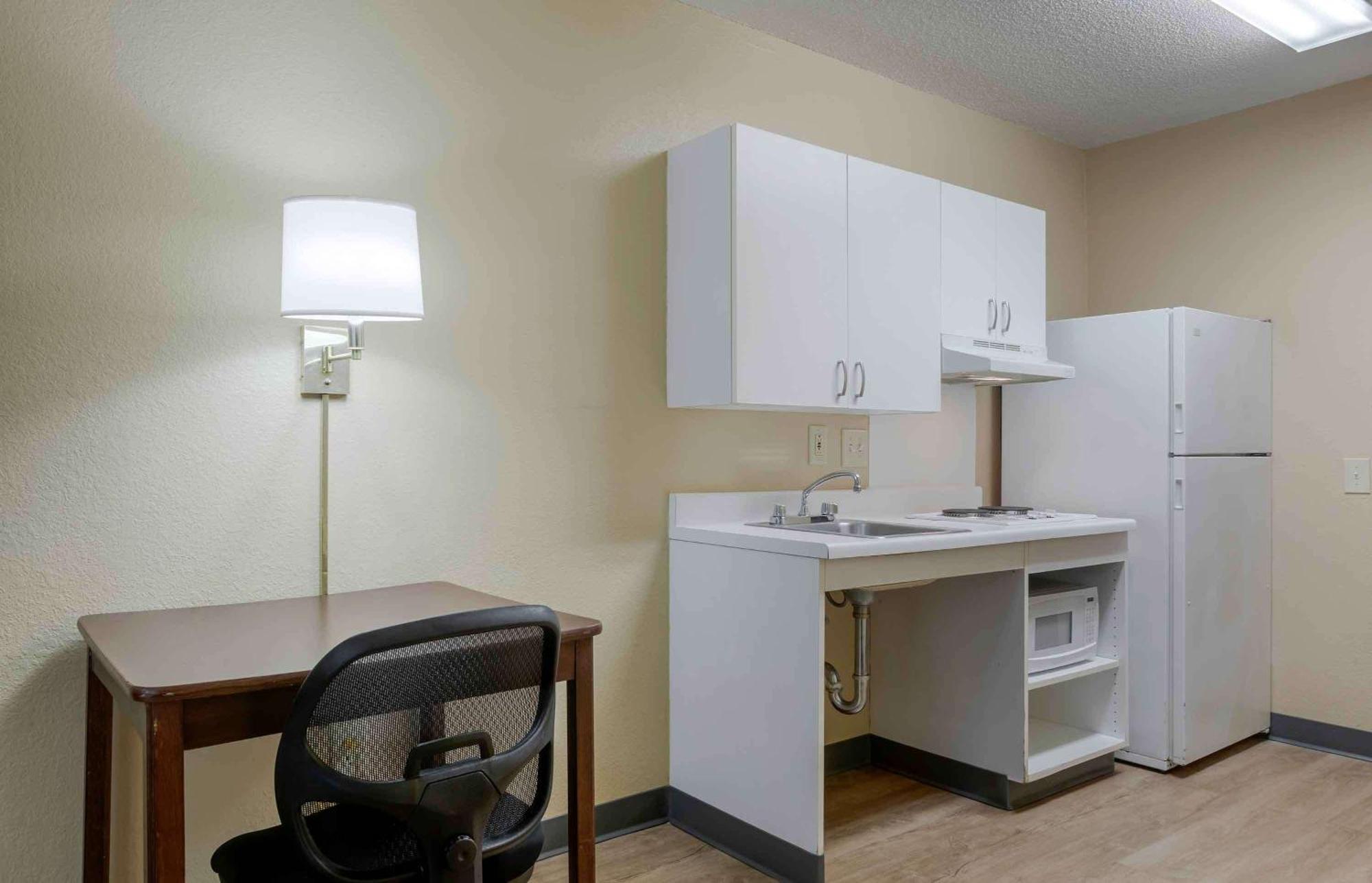 Extended Stay America Select Suites - Greensboro - Wendover Ave - Big Tree Way Exteriér fotografie