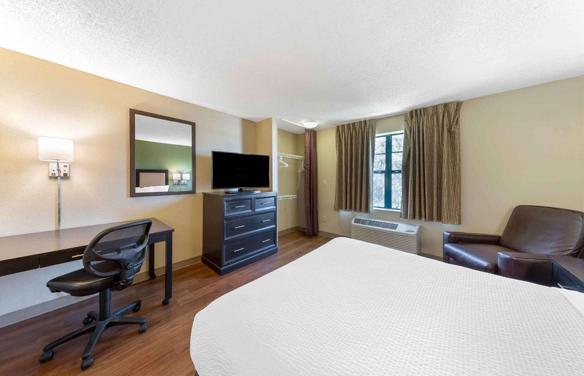 Extended Stay America Select Suites - Greensboro - Wendover Ave - Big Tree Way Exteriér fotografie