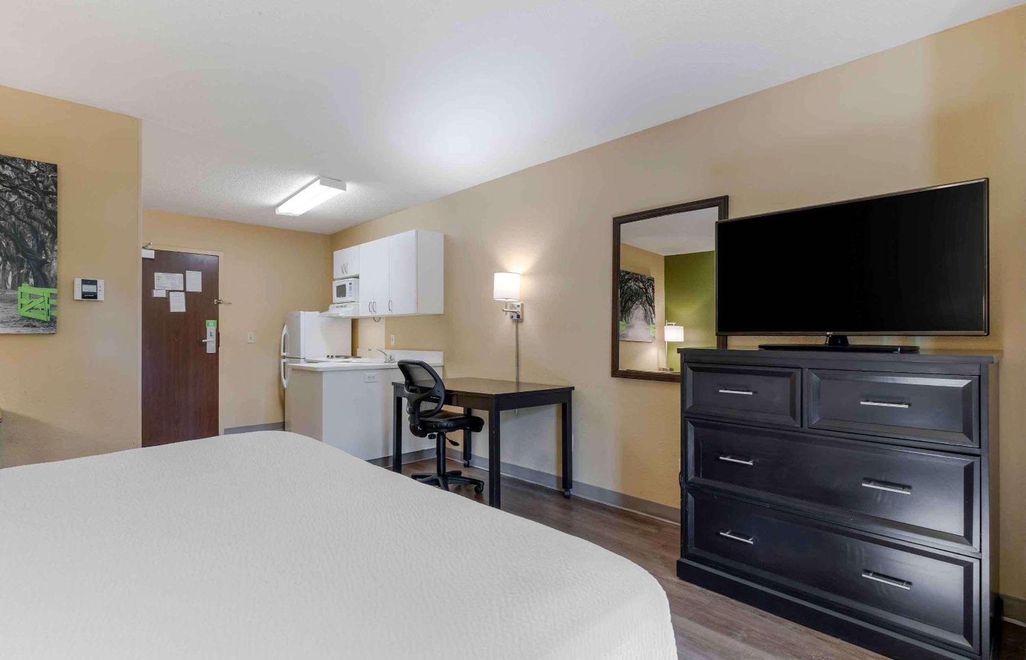Extended Stay America Select Suites - Greensboro - Wendover Ave - Big Tree Way Exteriér fotografie