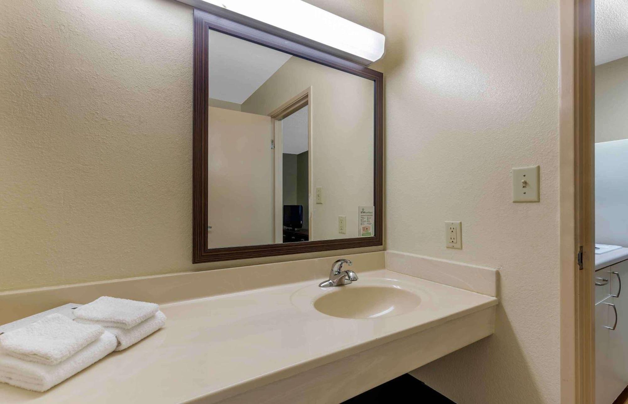 Extended Stay America Select Suites - Greensboro - Wendover Ave - Big Tree Way Exteriér fotografie