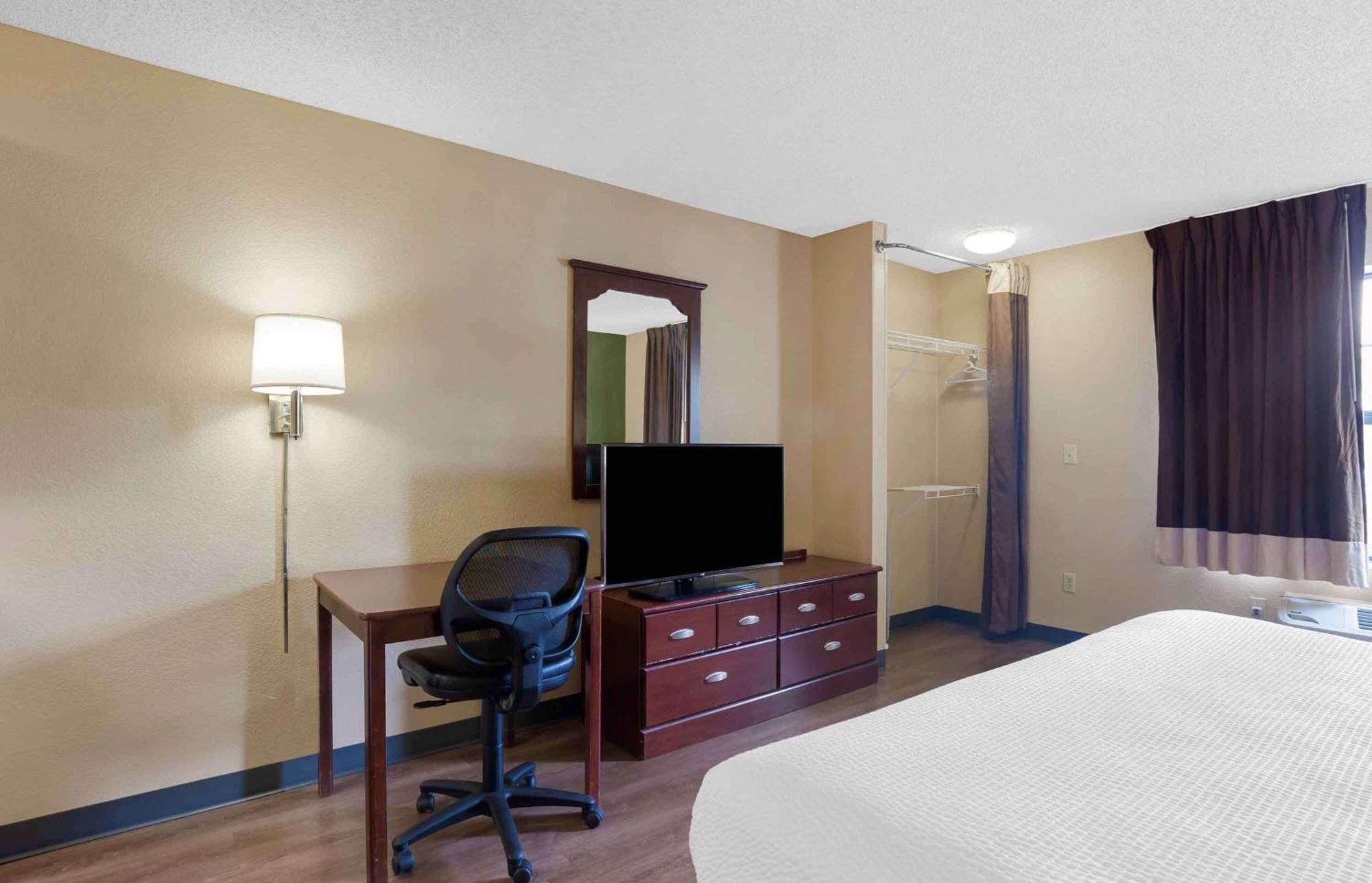 Extended Stay America Select Suites - Greensboro - Wendover Ave - Big Tree Way Exteriér fotografie