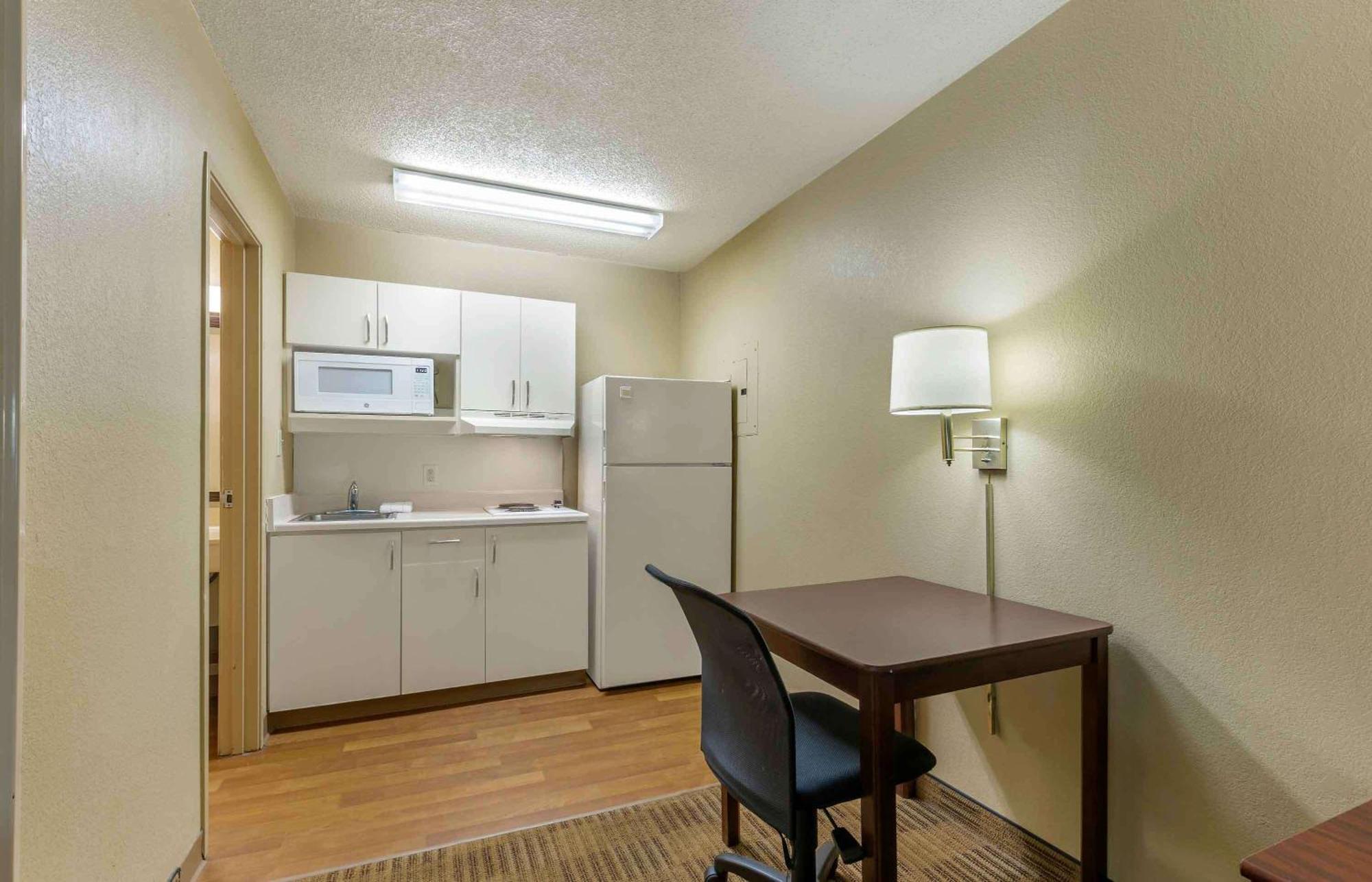 Extended Stay America Select Suites - Greensboro - Wendover Ave - Big Tree Way Exteriér fotografie