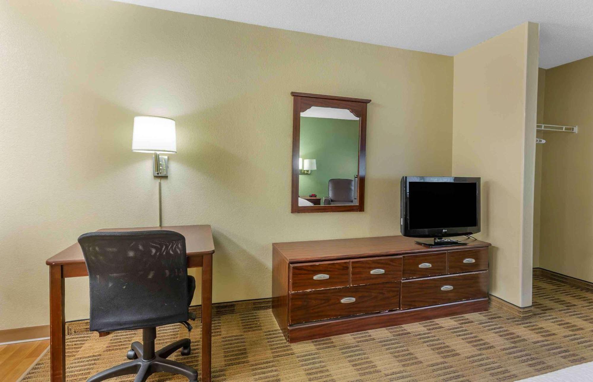 Extended Stay America Select Suites - Greensboro - Wendover Ave - Big Tree Way Exteriér fotografie