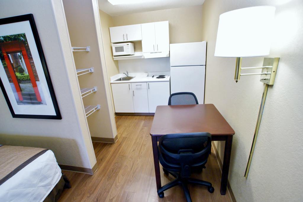 Extended Stay America Select Suites - Greensboro - Wendover Ave - Big Tree Way Exteriér fotografie