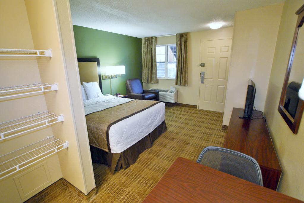 Extended Stay America Select Suites - Greensboro - Wendover Ave - Big Tree Way Exteriér fotografie