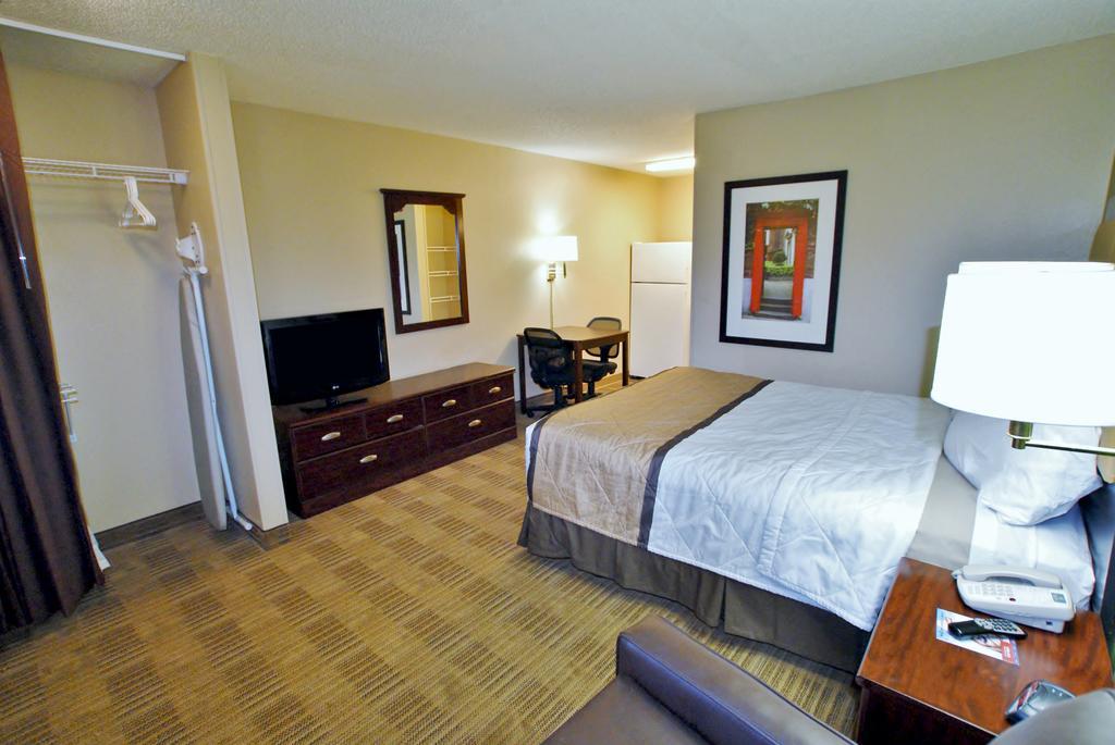Extended Stay America Select Suites - Greensboro - Wendover Ave - Big Tree Way Exteriér fotografie