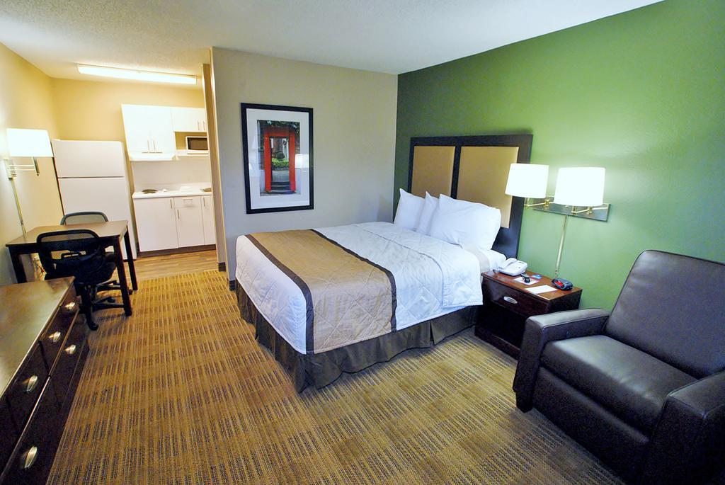 Extended Stay America Select Suites - Greensboro - Wendover Ave - Big Tree Way Exteriér fotografie