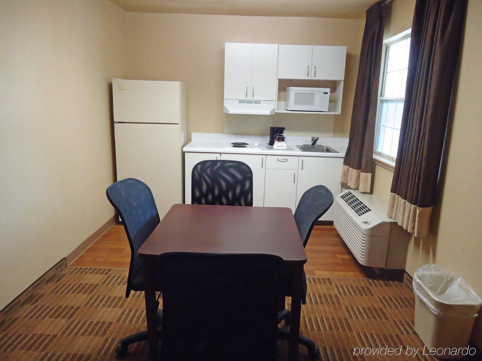 Extended Stay America Select Suites - Greensboro - Wendover Ave - Big Tree Way Exteriér fotografie